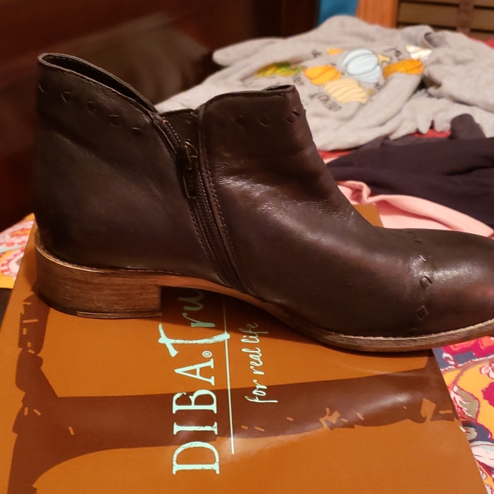Boots - Picture 5 of 6